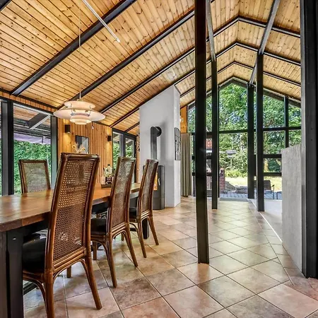 C11249-hemmet-raevekrogen-88 Nyaraló *